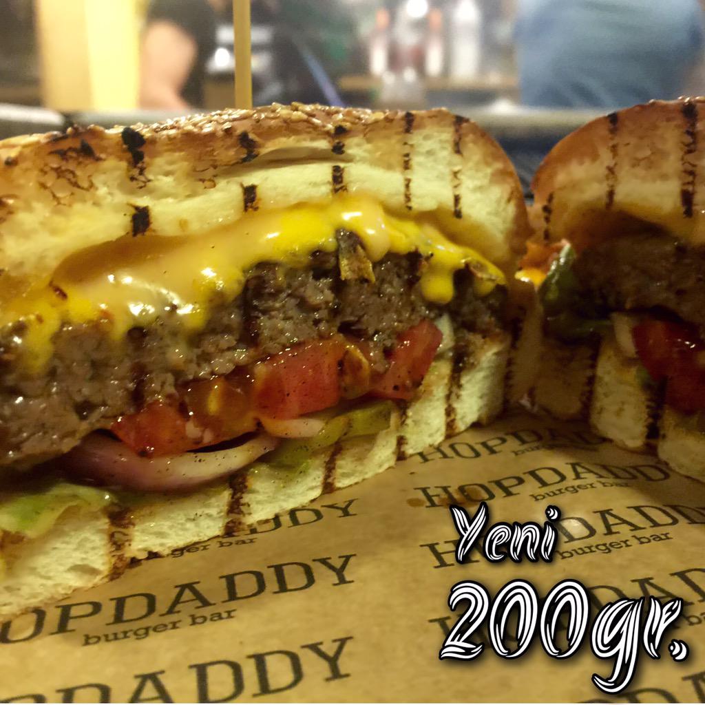 HopdaddyBurger's tweet photo. Hopdaddy Burger 200gr'lık yeni seçeneği ile artık daha büyük ve daha doyurucu! 💪🏼😋 http://t.co/DenA8puXzV
