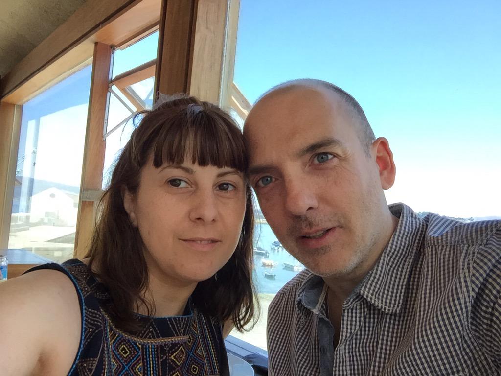 edu_astur's tweet photo. Celebrando que estamos juntos... En un bonito restaurante en la playa. http://t.co/cb3EgrAetr