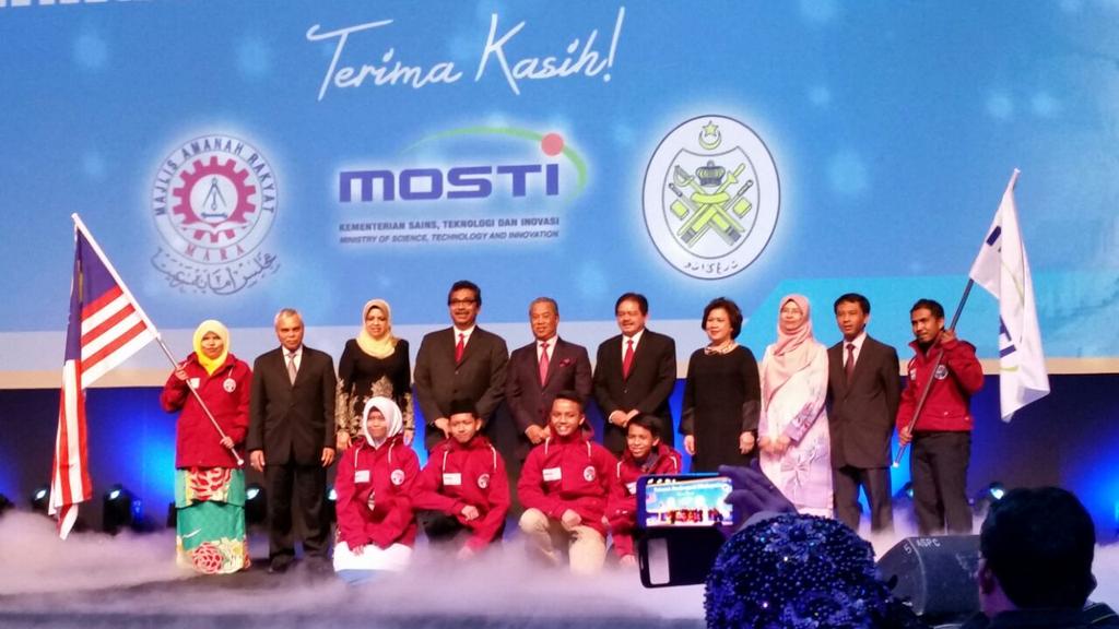 YPASM14's tweet photo. Pengumuman pelajar dan guru malaysia ke prog Students on Ice : Arctic Expedition 2015 #ain15 @MyMOSTI @NoorulAinur http://t.co/AgSGnQttct