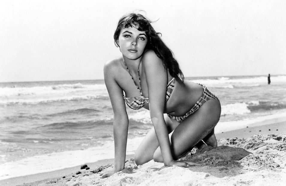Happy Birthday to Joan Collins.. 