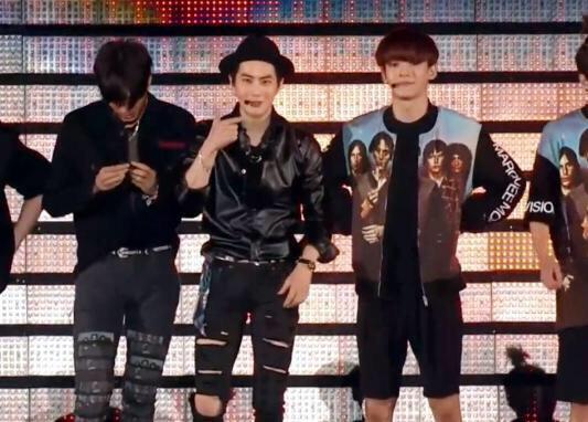 naaayung_EXO's tweet photo. まって、シゥチェンの服が気になりすぎるんだけどwwwwwwwwwwwwwwwwwwwwwwwwwwwwwwwwwwww http://t.co/1Fe3TyHacV