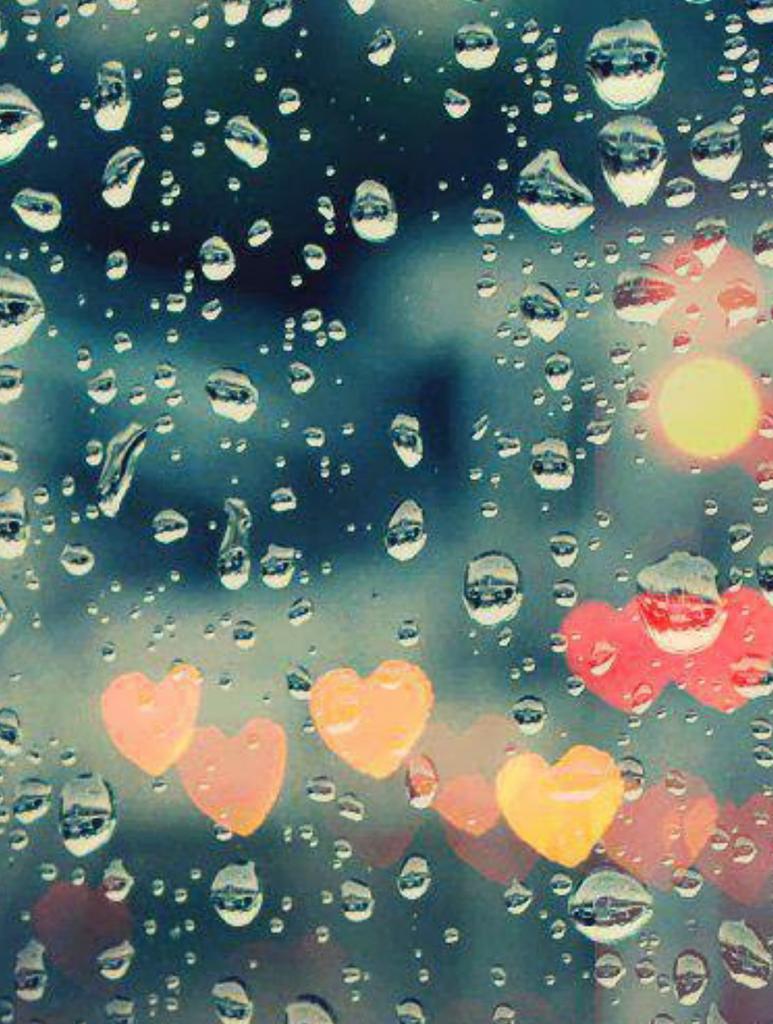 Dışarıya yağmur,
Yüreğime hasret,
Fikrime sen...
Nasıl yağıyorsunuz üçünüz birden bir bilsen...

~Cemal Süreya~