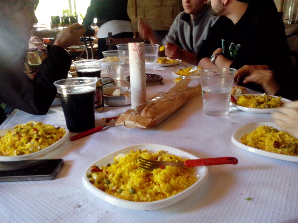 Detham_32's tweet photo. Ittadakimasu ^^ @ines_barracuda @DianaRKoL @horta_dani @crackO_O @PatryFlauta @mario http://t.co/Neo2Lv0J7k