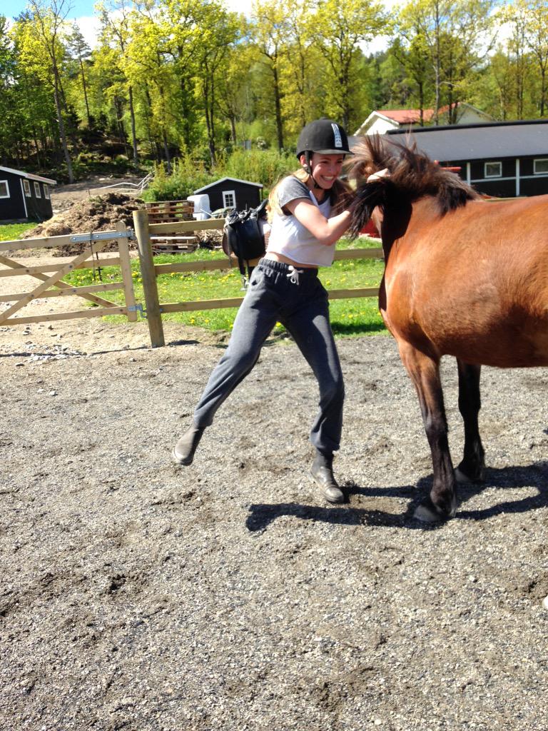 AffiObrey's tweet photo. There she goes😏😏 http://t.co/zOvUOR7t0B