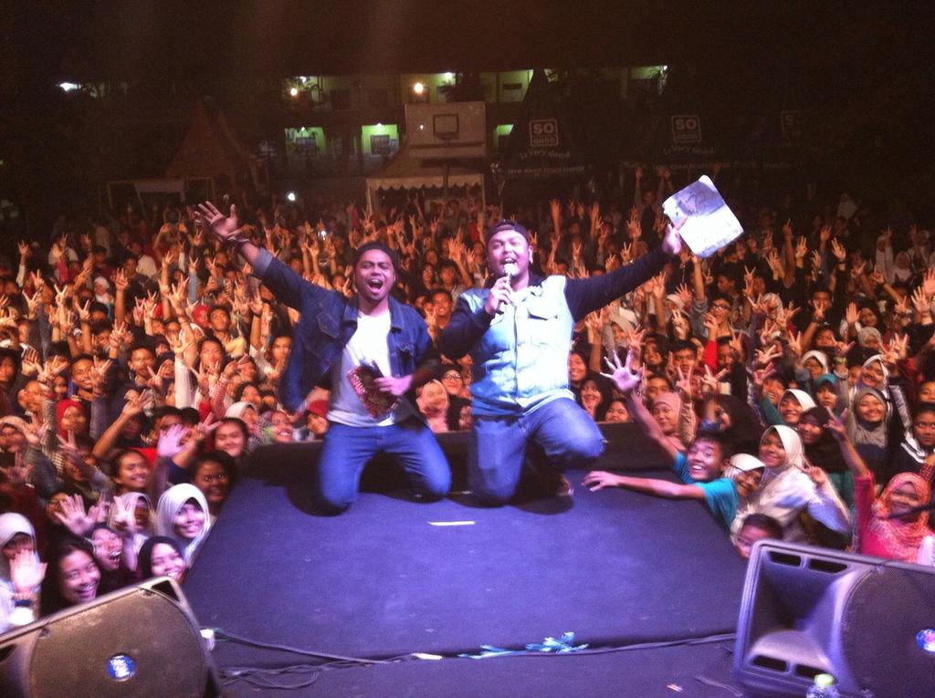 Terima kasih banyak <a href="/osis1margahayu/">sakura</a> , acara <a href="/Explosimax1/">EXPLOSIMAX'1 2015</a> nya PECAAAHH!!! Sukses terus buat temen-temen @SMAN1mghy :))