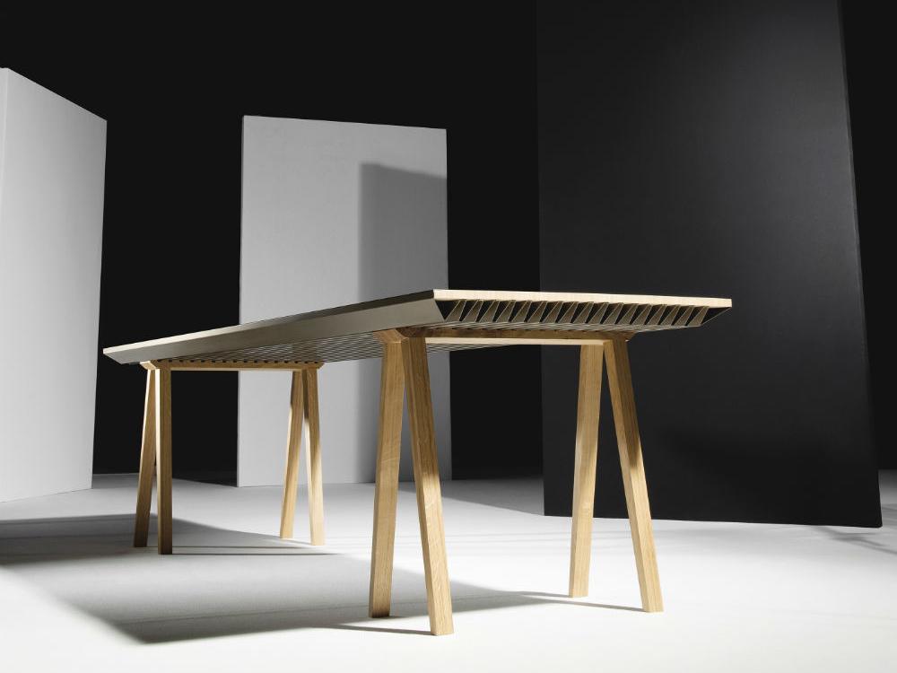 Zero #energy table stores excess heat and releases it when room cools; <a href="/WIRED/">WIRED</a> wired.com/2015/05/table-… #sustainability