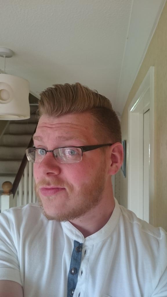 lewis_cort's tweet photo. @sainsburys #Selfiesaturdayforsainsburys #goodhairday http://t.co/Y6pAgHyr7l