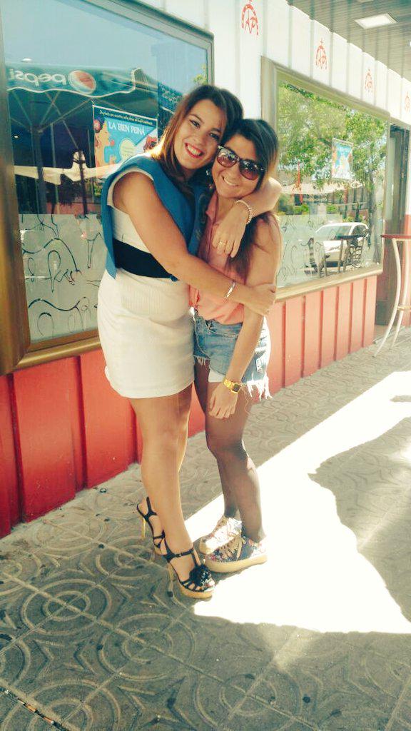 MarinaGP_8's tweet photo. No todos los días se gradúa una AMIGA así. Haciendo de las nuestras desde que tengo uso de razón, y las que quedan. http://t.co/K8Bm49EvmR