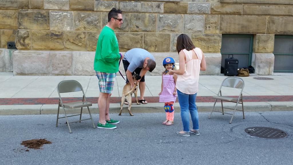 YLNIFarmMarket's tweet image. Dogs are needing love!  Bring the kids down to pet and love on these adorable pets.  Thanks @AllenCountySPCA