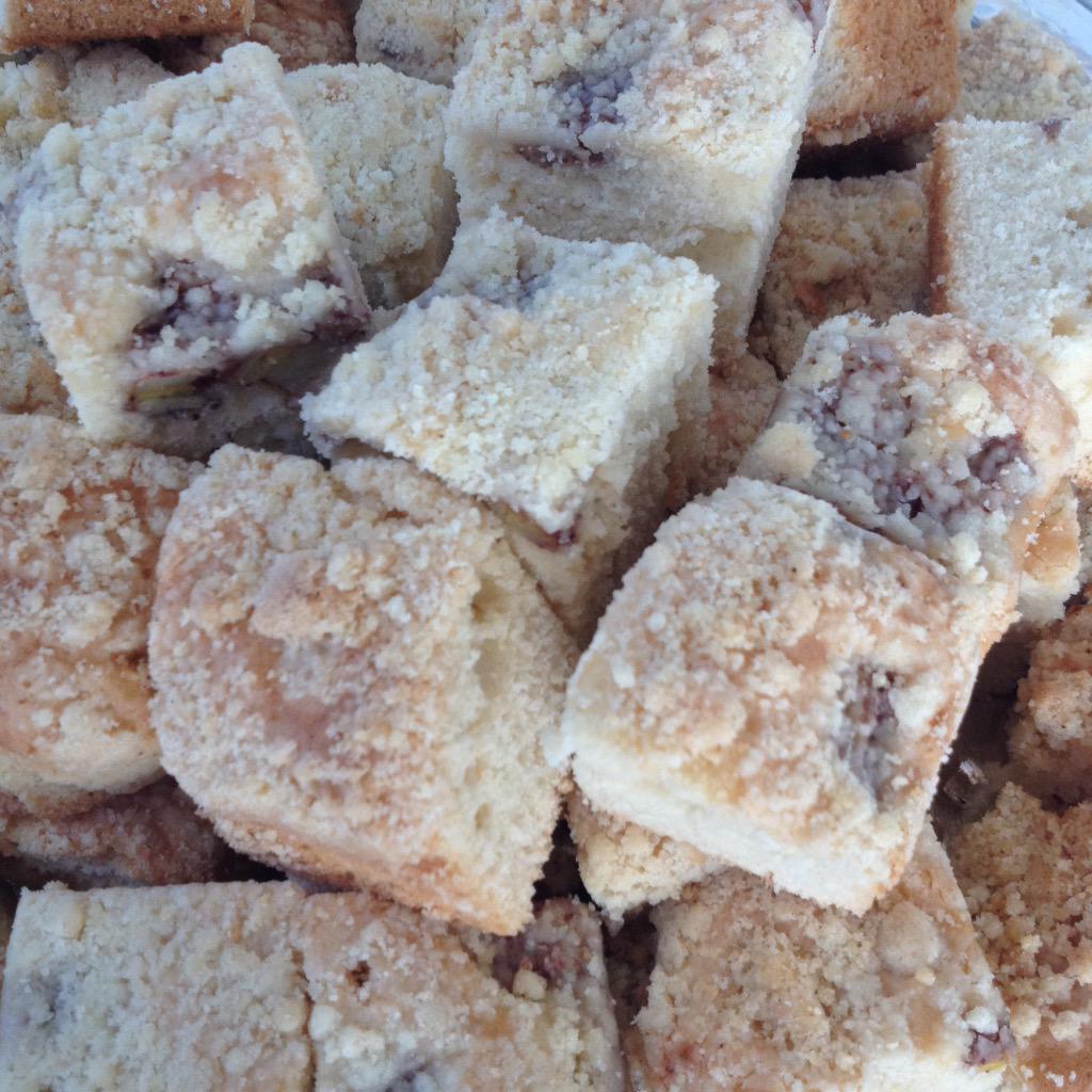 SWFloripa's tweet photo. Pra alimentar a cuca, cuca!!!
Bolo com cobertura doce bem típico do sul do Brasil
#SWFloripa #SWEduFloripa http://t.co/bngdybr9qE