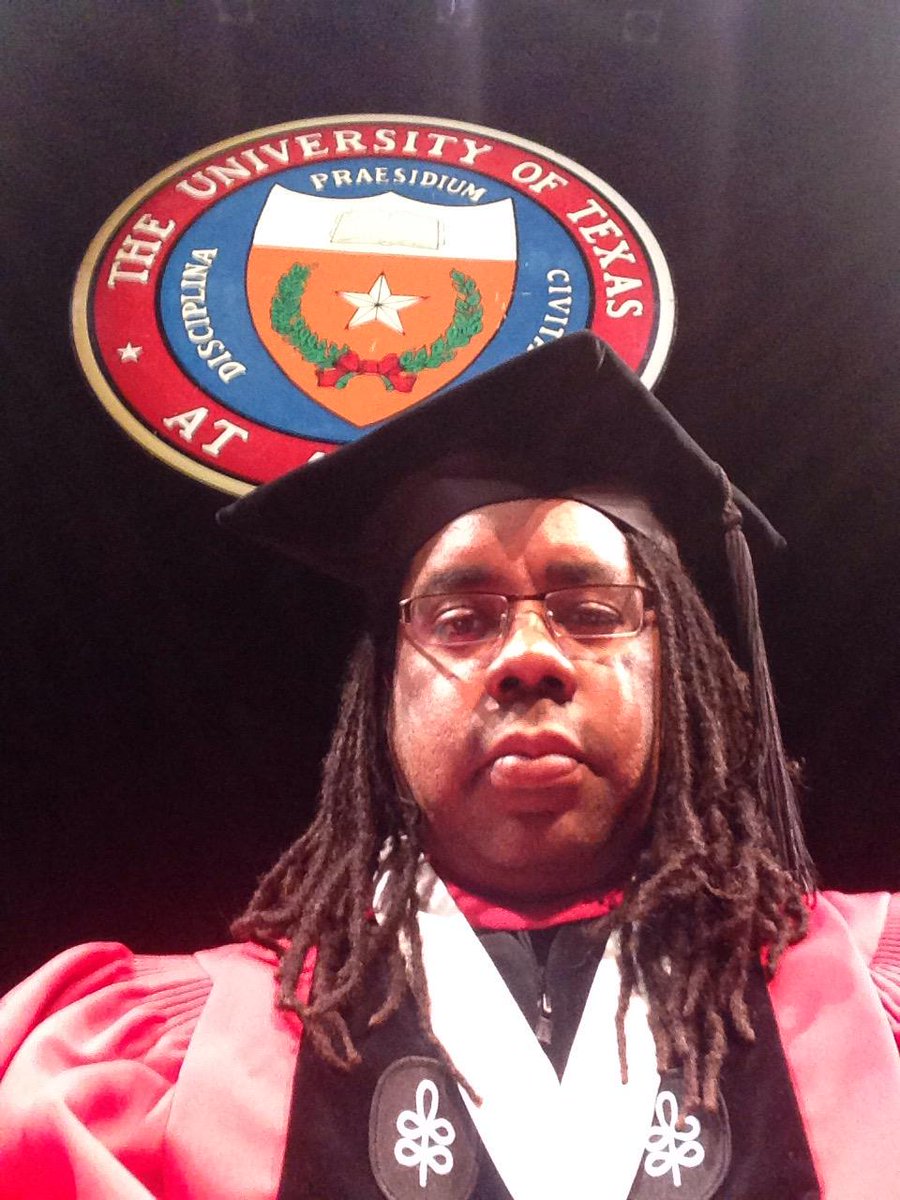 DrRichReddick's tweet photo. At @UTAustin Graduate Convocation - ready to cheer on #CUSPA grads! @UTexasPHEL #HookEm http://t.co/JHNJ4JRmmA