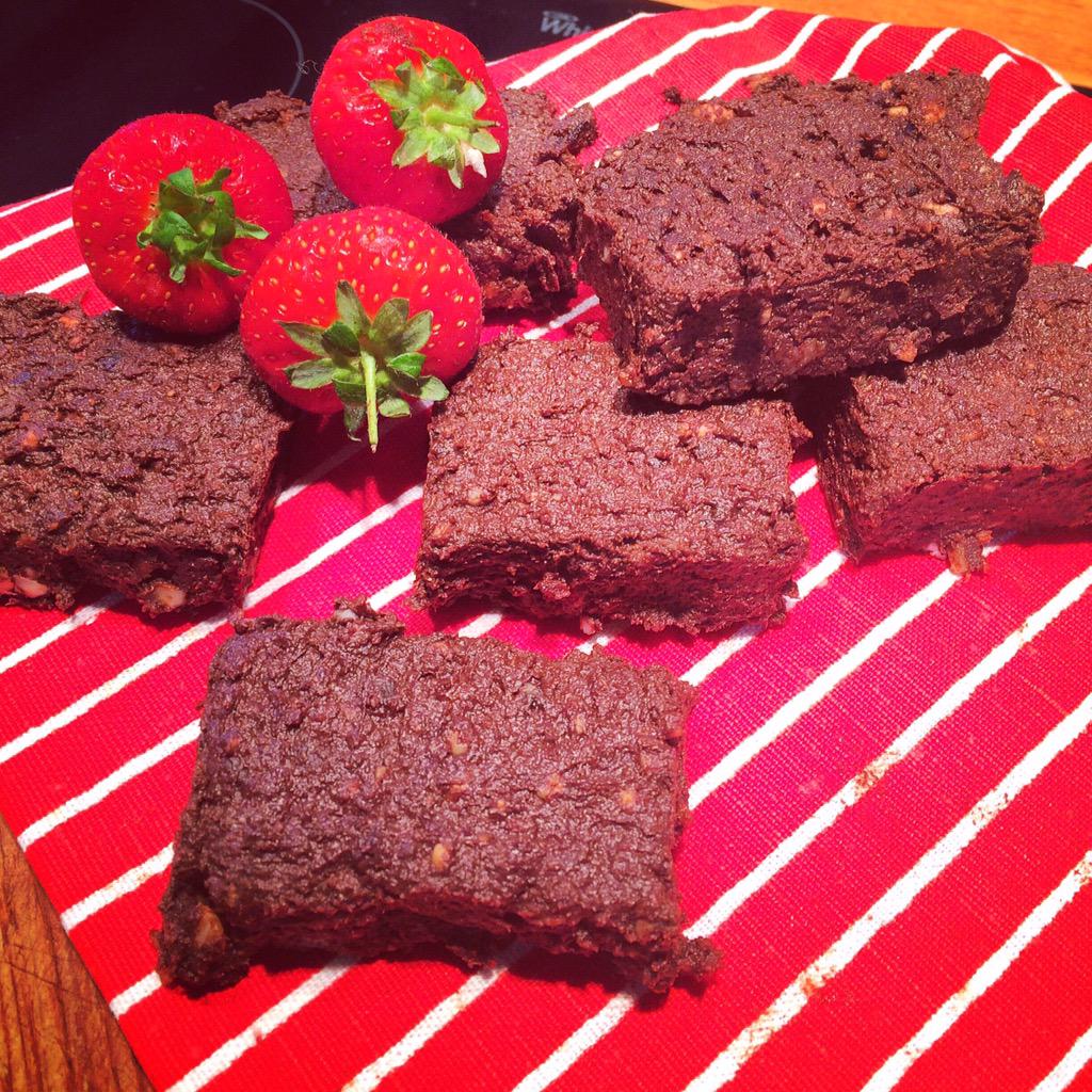 KatePhillipson's tweet photo. @lorrainepascale just made your raw chocolate brownies..heaven on a plate 😍 will definitely be making them #foodtube http://t.co/sm5jbC3g5g