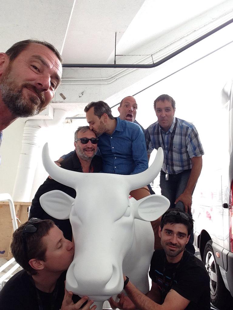 Remito69's tweet photo. #Cannes2015 #lesmarches l'équipe des marches et notre nouvelle amie... http://t.co/oJUVKdIF7f