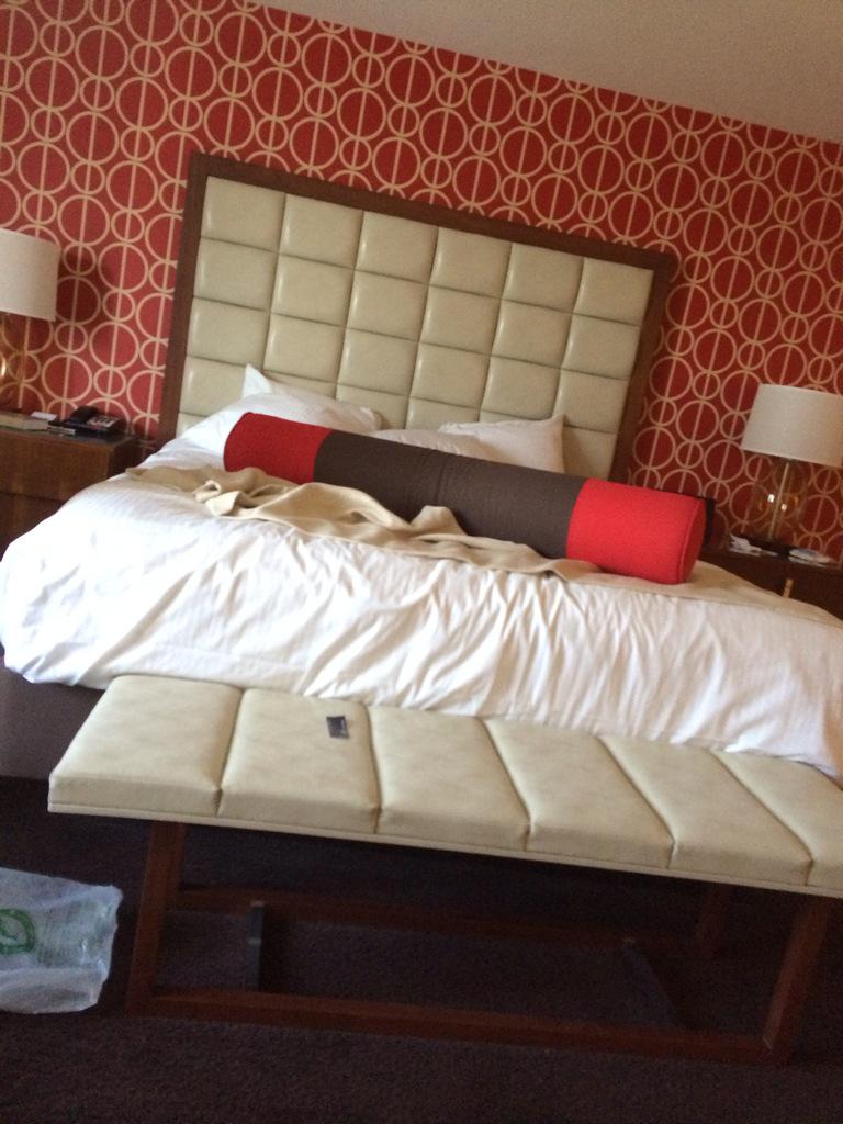 Vivienwhatever's tweet image. I woke up reliving we're still in la and in a hotel lol :) good morning hope you have a wonderful day &amp;lt;3