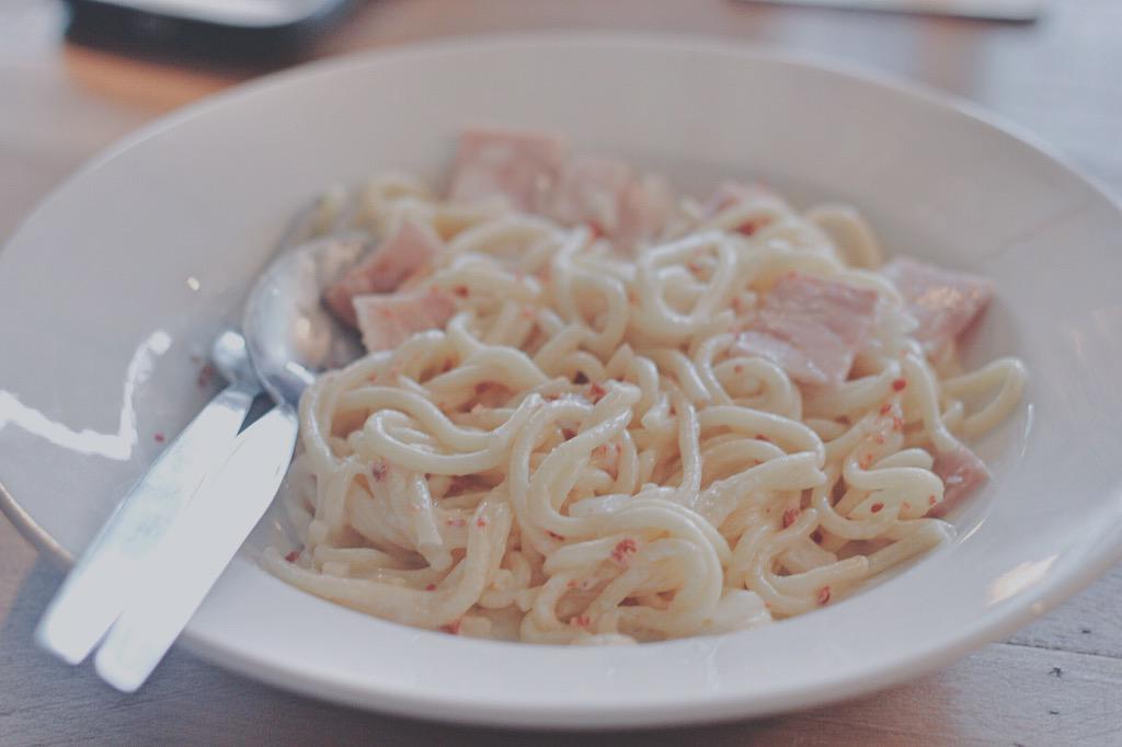 Ohaaazz's tweet photo. Inu Machi Cafe ถนนราชพฤกษ์ เลยบีทีเอสบางหว้าไปนิดนึง มีอาหารคาวและหวาน ราคาไม่แพง มีน้องหมาน่ารักเต็มเลย #อร่อยไปแดก http://t.co/KsnzY95HWj