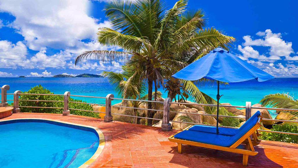 femalenomads's tweet photo. Places I'd rather be..  https://t.co/Ht4gTrli1w