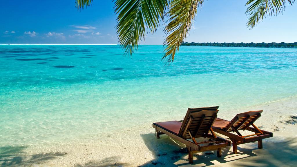 femalenomads's tweet photo. Places I'd rather be..  https://t.co/Ht4gTrli1w