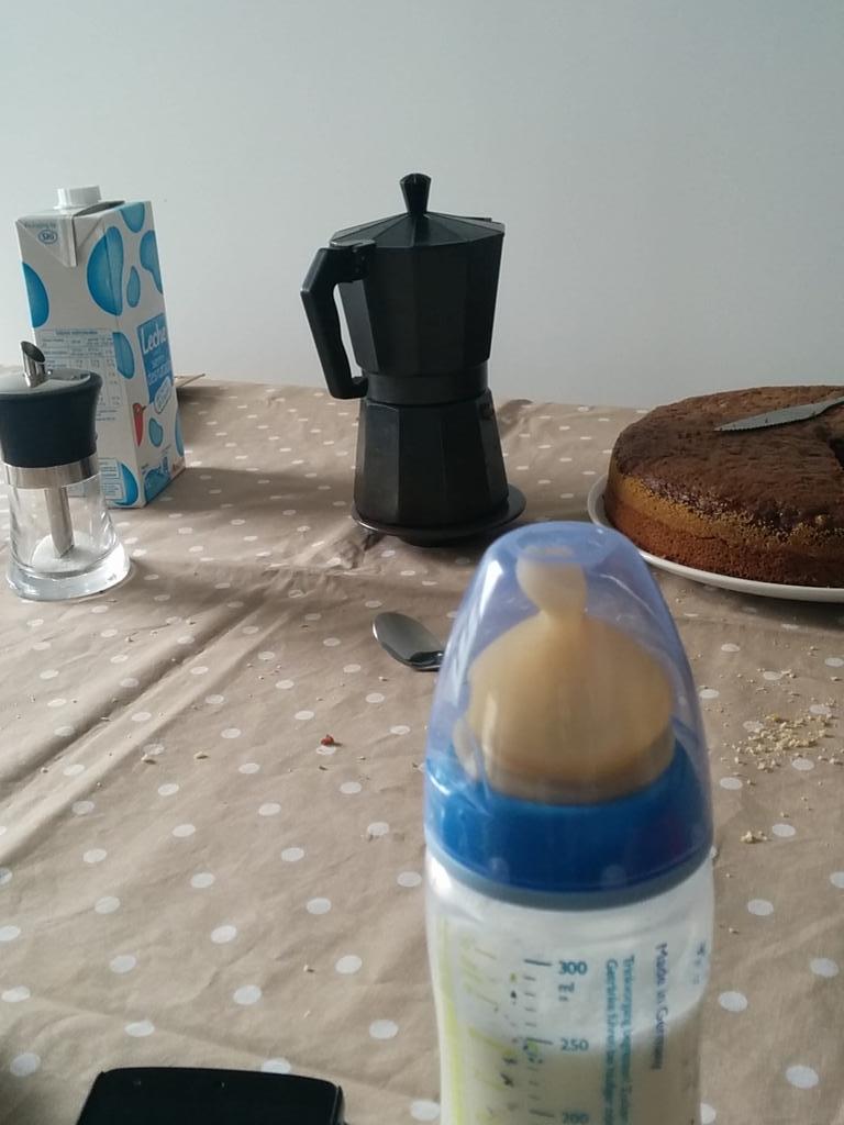 junetxikia's tweet photo. Primera merendola en casa de la izeba @lacajadezapatos #yupi http://t.co/Trb2GYaCp5