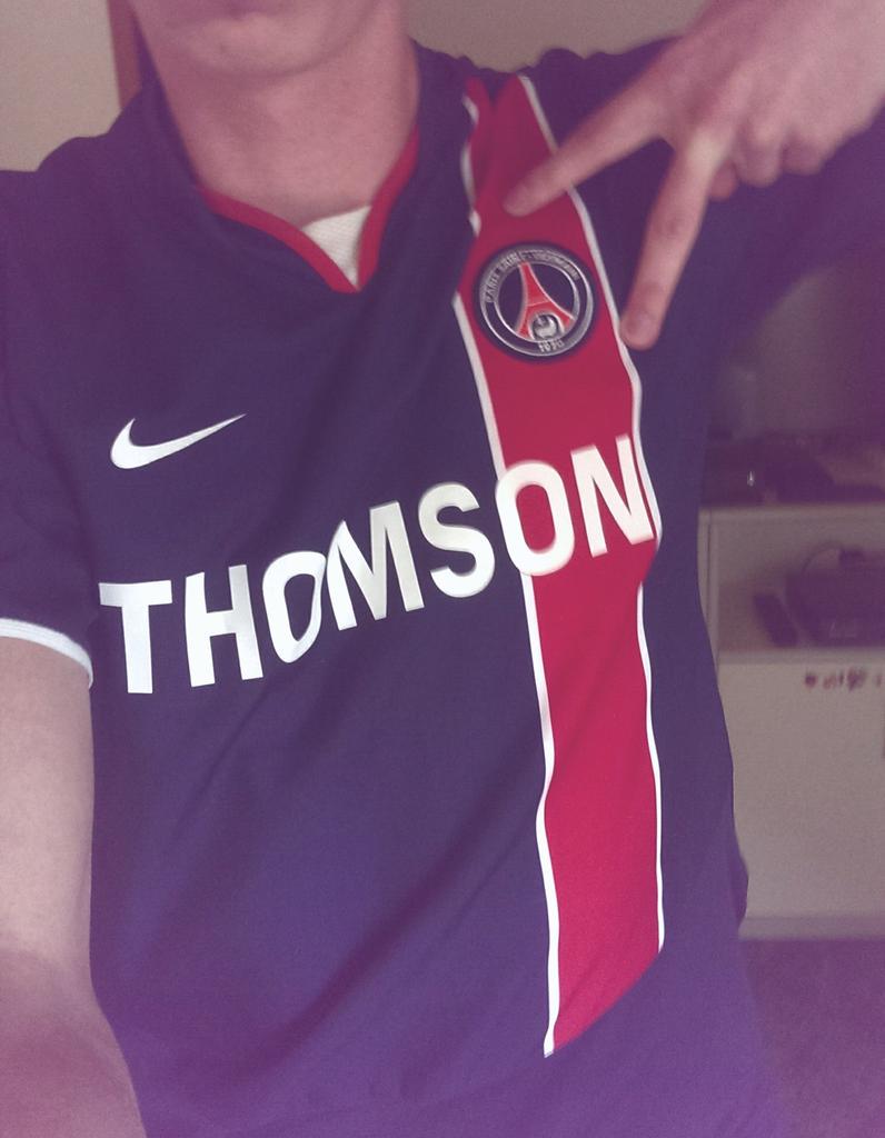 thomaas_XCI's tweet photo. @PSG_inside #TousParis #EiffelSign #Pari5 🔴🔵 http://t.co/NmIdrwRDQc