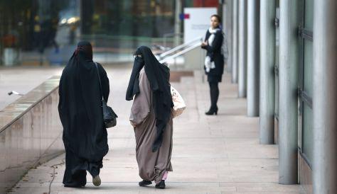 haaretzcom's tweet image. Dutch government okays plan to ban full-face veil in public places dlvr.it/9xK5t9