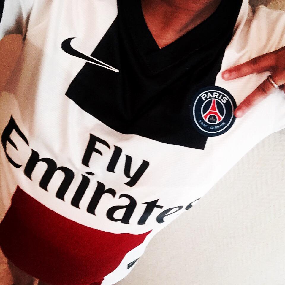 LiitleFay's tweet photo. @PSG_inside #EiffelSign #TousParis http://t.co/dpH9xPOZvz