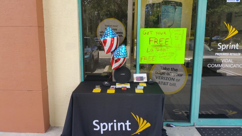 VCSRoyalPalm's tweet photo. 2day is game day free baseball tickets along with an LG 7.0 tablet to captures those moments at the game.#Royalpalm http://t.co/TpHtj0TkEG