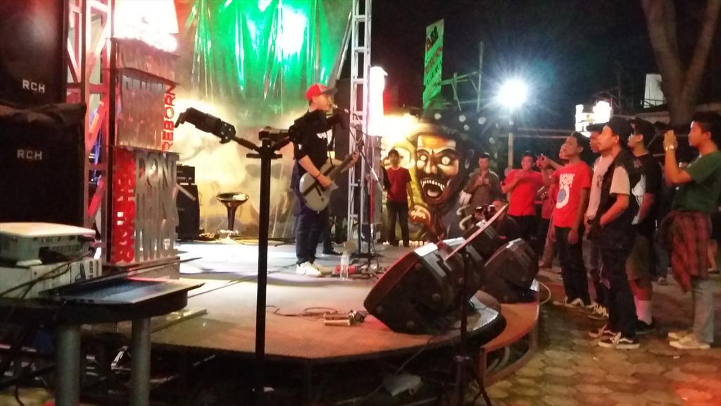 Ini adalah glory of love sebagai penutup acara praevebnt beatfest. coming soon tour antar sma dan universitas di bdg