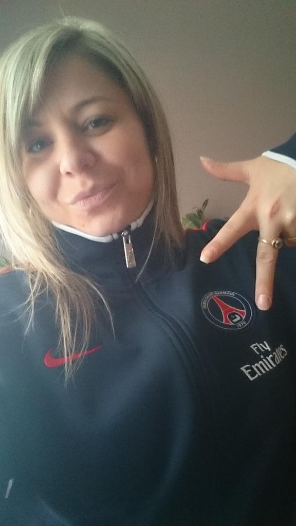 angelique120813's tweet photo. @PSG_inside #TousParis #EiffelSign http://t.co/egnooqG8mI