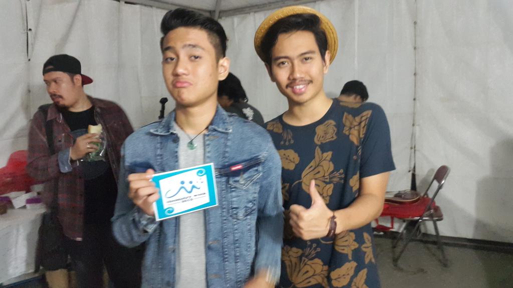 ChemistryWeek's tweet photo. Back on stage, duo Cakka dan El bersiap siap untuk nampil di panggung #chemistryweek ayo merapat kelapangan UII PUSAT http://t.co/GP1jKAvqyJ