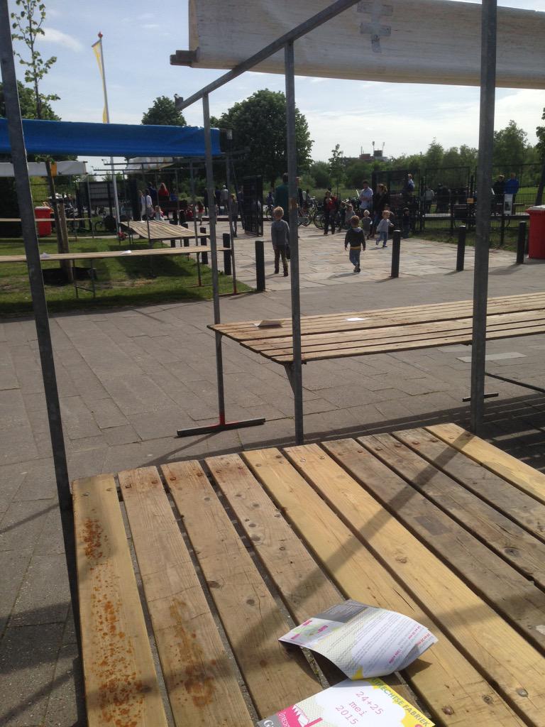 Nu nog lege kramen...! Morgen alles vol en druk! #utfabriek