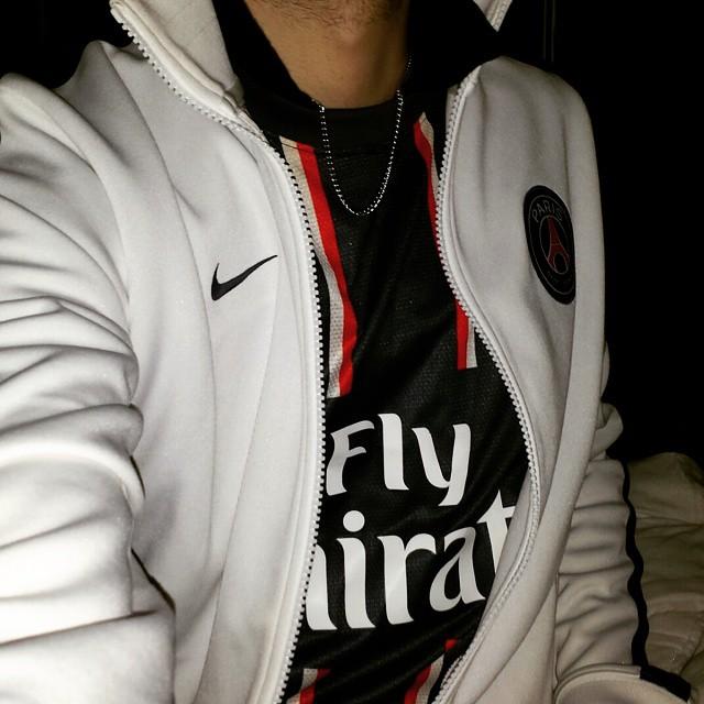MisterKrees's tweet photo. Ce soir on fait la fête ! #TousParis #EiffelSign @PSG_inside http://t.co/QhVnXiVqRD