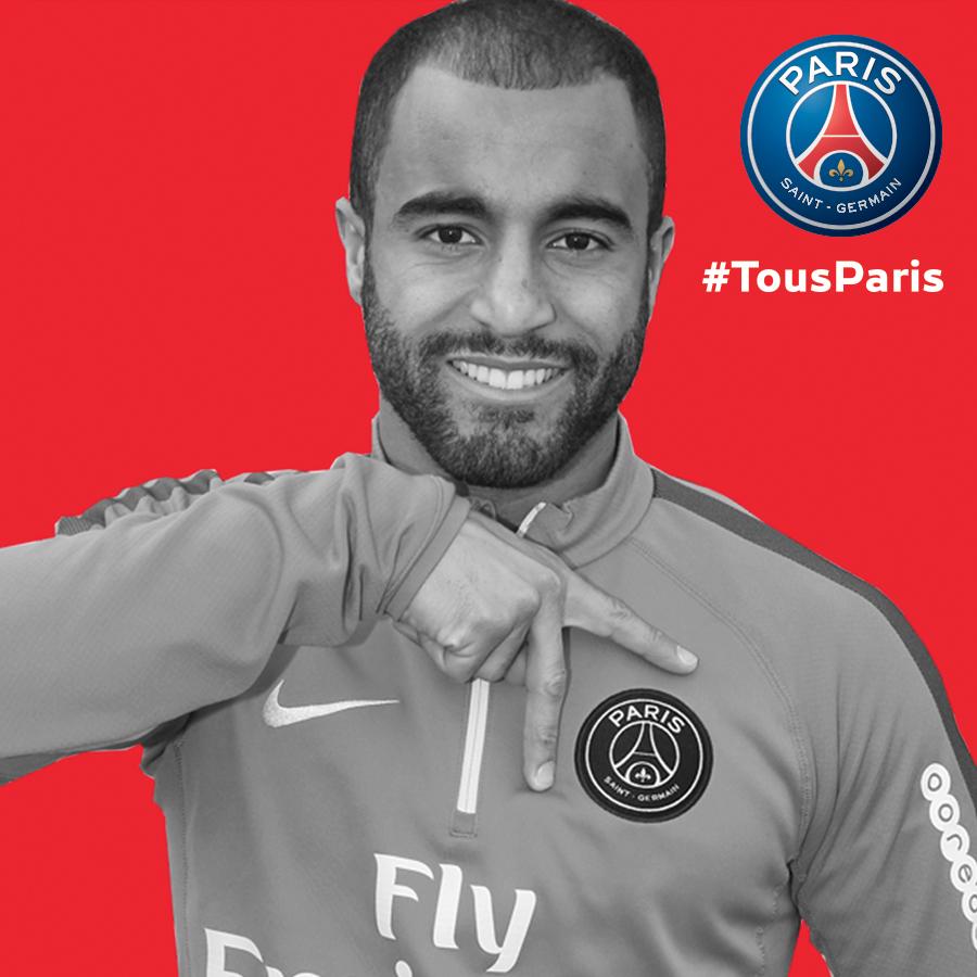 PSG_inside's tweet photo. Postez vos photos #EiffelSign sur le hashtag #TousParis pour la célébration du 5e titre du @PSG_inside ce soir ! http://t.co/ggHL056LK7