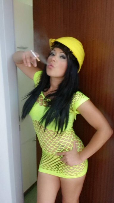 Sesi&oacute;n de fotos en la obra Jajajaja @salmadnora @Julia_de_Lucia os echo d menos 😊😉 http://t.co/1u0u8<a class="tags" href="/tag/salmadnora">@salmadnora</a><a href="/tag/milano"class="tags"><span>#milano</span></a>