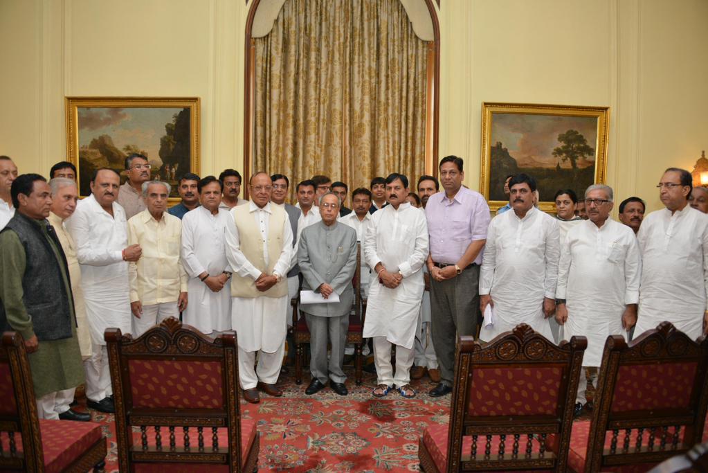samachar_e's tweet photo. Congress Delegation met the President,requested him not sign GUJCOCA as it violated fundamental tenets constitution http://t.co/gmHBsTdPU0