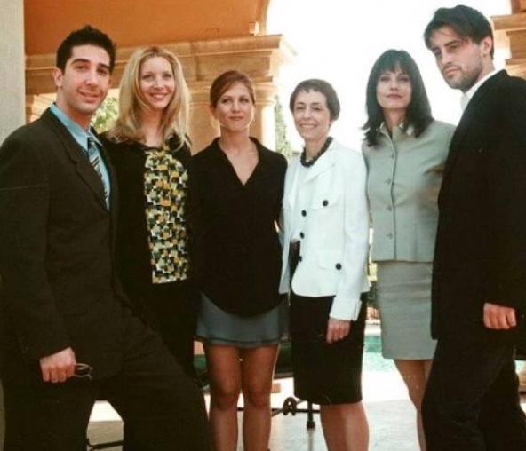 wearingnomakeup's tweet photo. The cast of F.R.I.E.N.D.S http://t.co/R8hw9c6Kzy