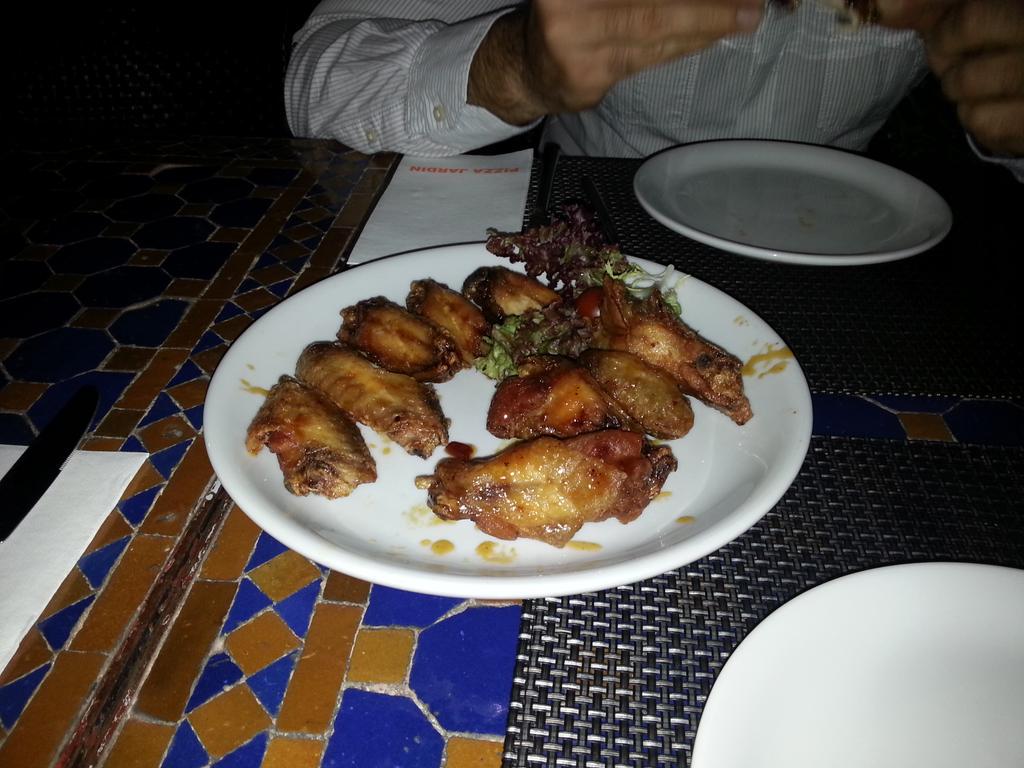 DavidDM10's tweet photo. Cenita de ricos @adriignz @Carlangas_es  @MoralejaGreen #Tarjeti http://t.co/JfPFNnautv