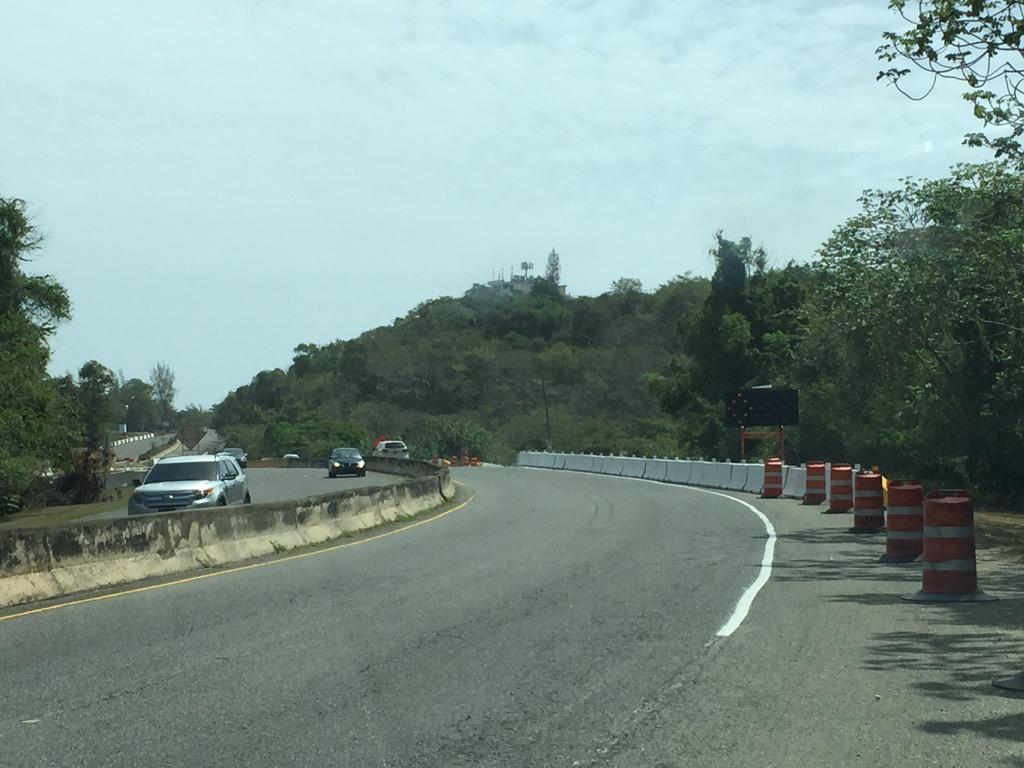 CHernandezpr's tweet photo. Decían que era imposible y algunos no lo quieren aceptar. Ya comenzó!! rehabilitación total Carr 2 en el Guajataca. http://t.co/oWgZBP1tfg