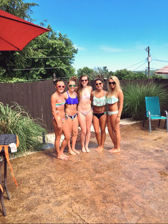 Keeelz32's tweet photo. The squad is expanding😎😎☀️ another successful pool day with my pretty friends 💘💙 #twitterlessgriff http://t.co/QP2gmtoTDM