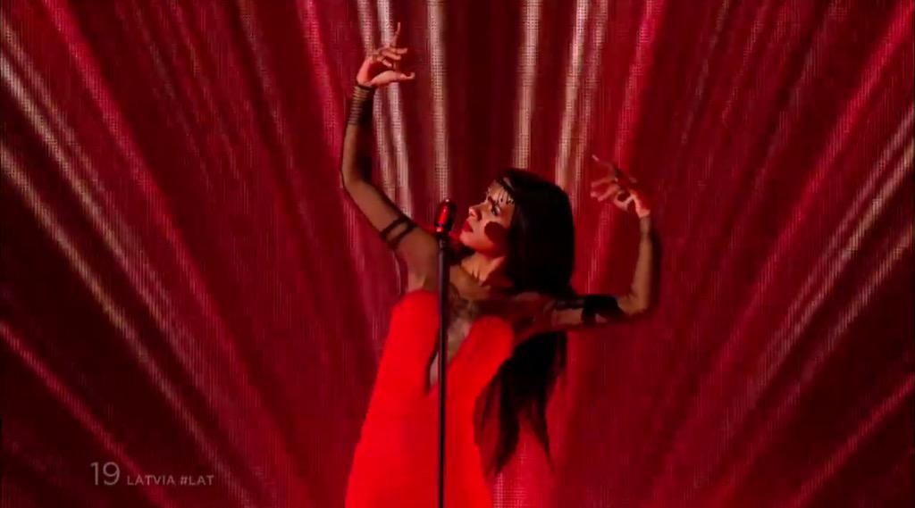 AnaChicks's tweet photo. "@juanjovega_: Pero la Gitana del Whatsapp también participa? #LAT #Edurnevision #Eurovision2015 http://t.co/nHMyBMuvat" JAJAJAJAJAJAJAJAJAJ