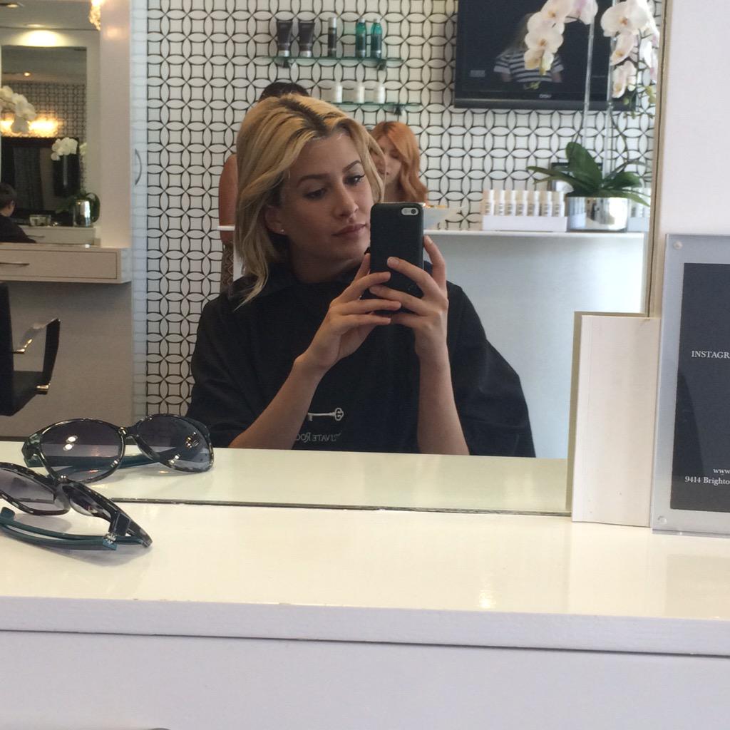 CarmenDickman's tweet photo. Here to see the best @TinaDizonTPR and fix this hair! #privateroom http://t.co/kn487ZRGWj