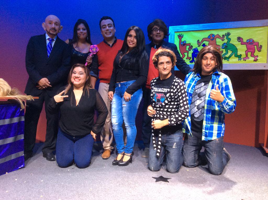 FernandoArmasCa's tweet photo. El elenco de @ComediandoTV cumplió 100 programas grabados por @willaxtv de lunes a viernes 7 pm gracias por reír :) http://t.co/uj5dtoKXWZ