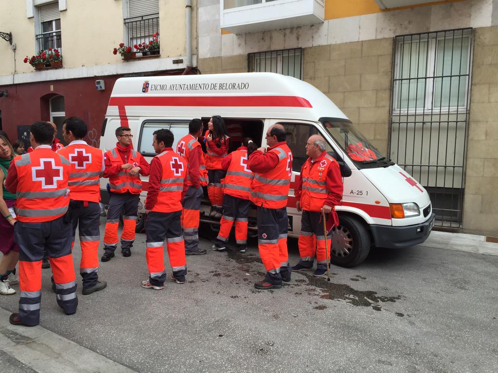 xabi_b_h's tweet photo. LLEGADA BOMBO.2SVB+BOTIQUÍN #SJM15 #SanJuandelMonte2015 #MirandadeEbro #PreventivosCruzRoja @CruzRojaBurgos @crecyl http://t.co/Vxv8FykH33