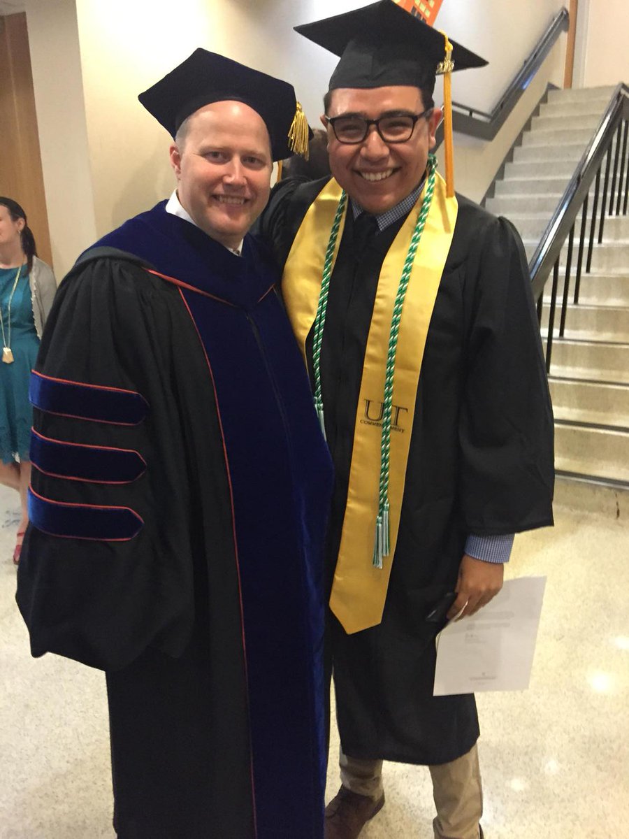 StudentDeanCNS's tweet image. Congratulations!!
Way to go Frank!
#UTGrad #DeanSelfie #CNS