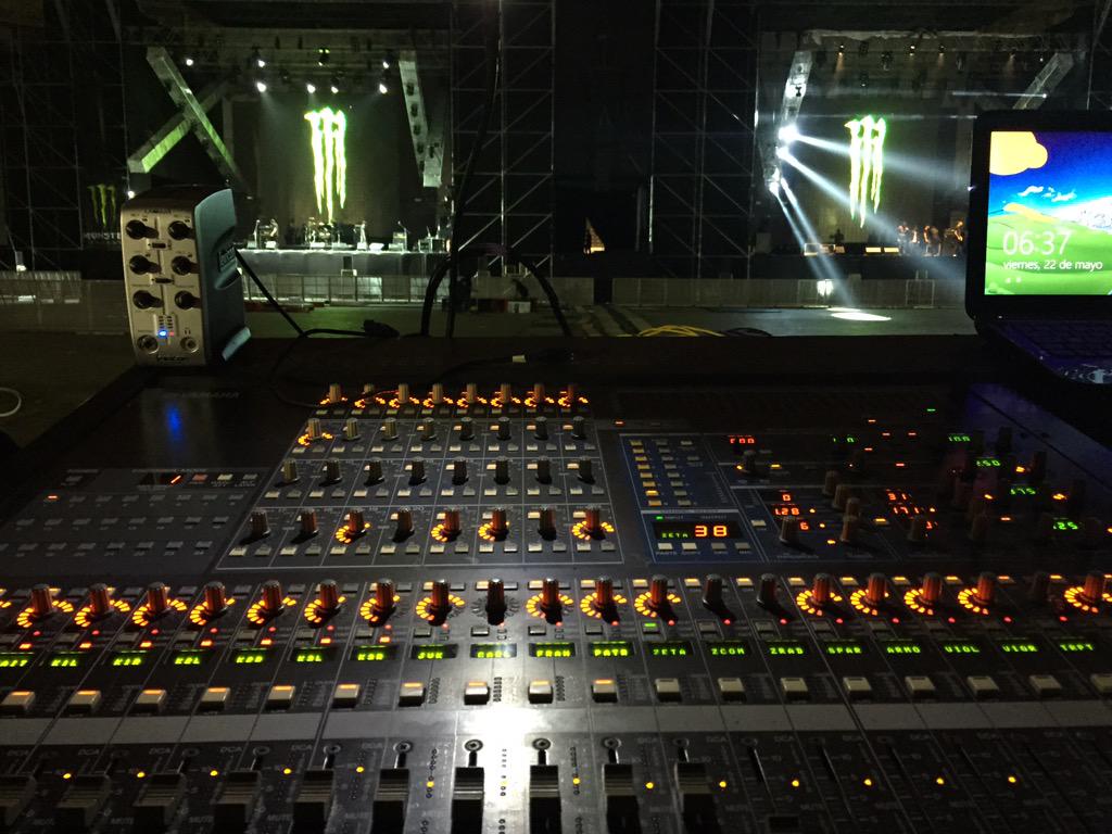 luismisound's tweet photo. Hoy en el estadio nacional de Lima Batiendo récord! 60.000 personas y sold out!!  @sonakstudio @MagoOficial2014 http://t.co/3Qi3T3SZtf