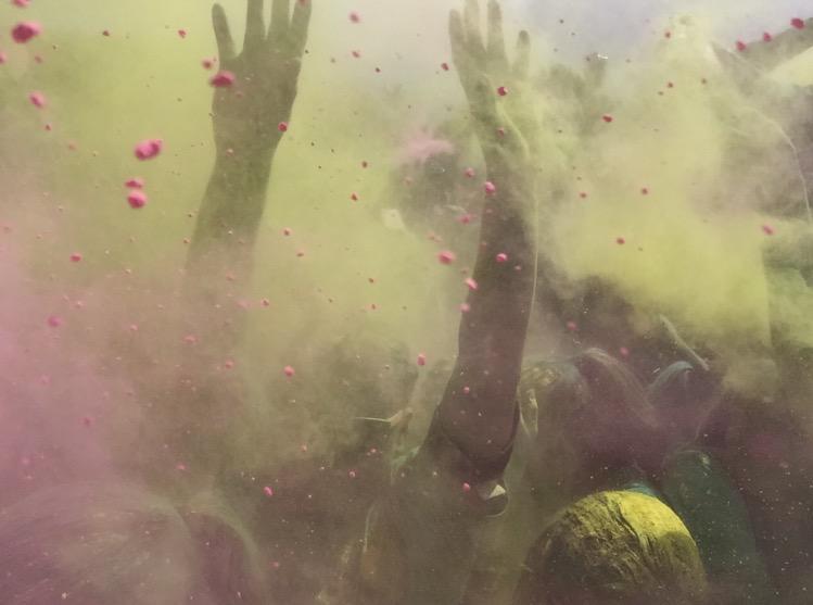 hansson_ebba's tweet photo. De roligaste 5km jag någonsin sprungit🎨🏃 #tcrse #colorrun2015 http://t.co/wmd5blPJWw