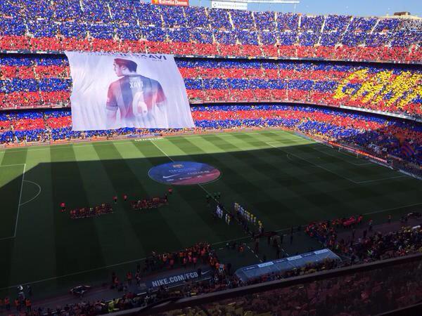 elUtilero10's tweet photo. Así despide en barca a el uno de los inmortales #GrazasCapitan  #6raciesXavi #GraciasXavi #GraciasDeCorazon http://t.co/wjkvckE2WW
