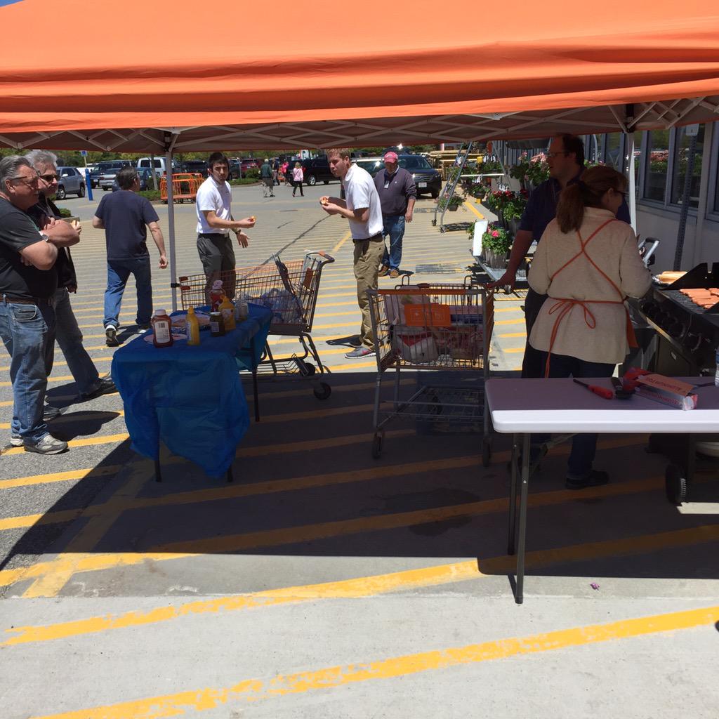 HDStore2613's tweet photo. #homerdogs @corelli189 @Joepratt35 http://t.co/sGVGNnmC4L