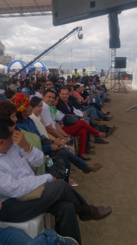 Ilyich616's tweet photo. #somosmas liderezas y líderes en el enlace 425 con nuestro Vicepresidente http://t.co/UCVZTho9Bi