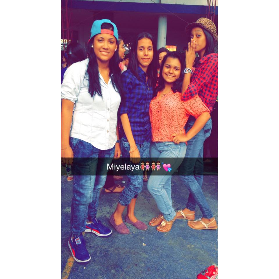 Yarisbale's tweet photo. Las de SIEMPRE!! #MIYELAYA #PECHIS duras de mi corazon<3 @MichelR01 @Laura_Jimenez07 @soyjenifer01 http://t.co/BYhJeKf1k9