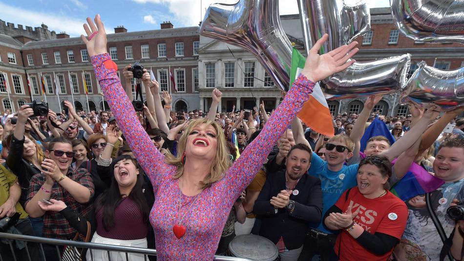 socialgood's tweet photo. Ireland says 'yes' to same-sex marriage in historic vote: http://t.co/q8khl8IicD http://t.co/k5QQ98ok0g
